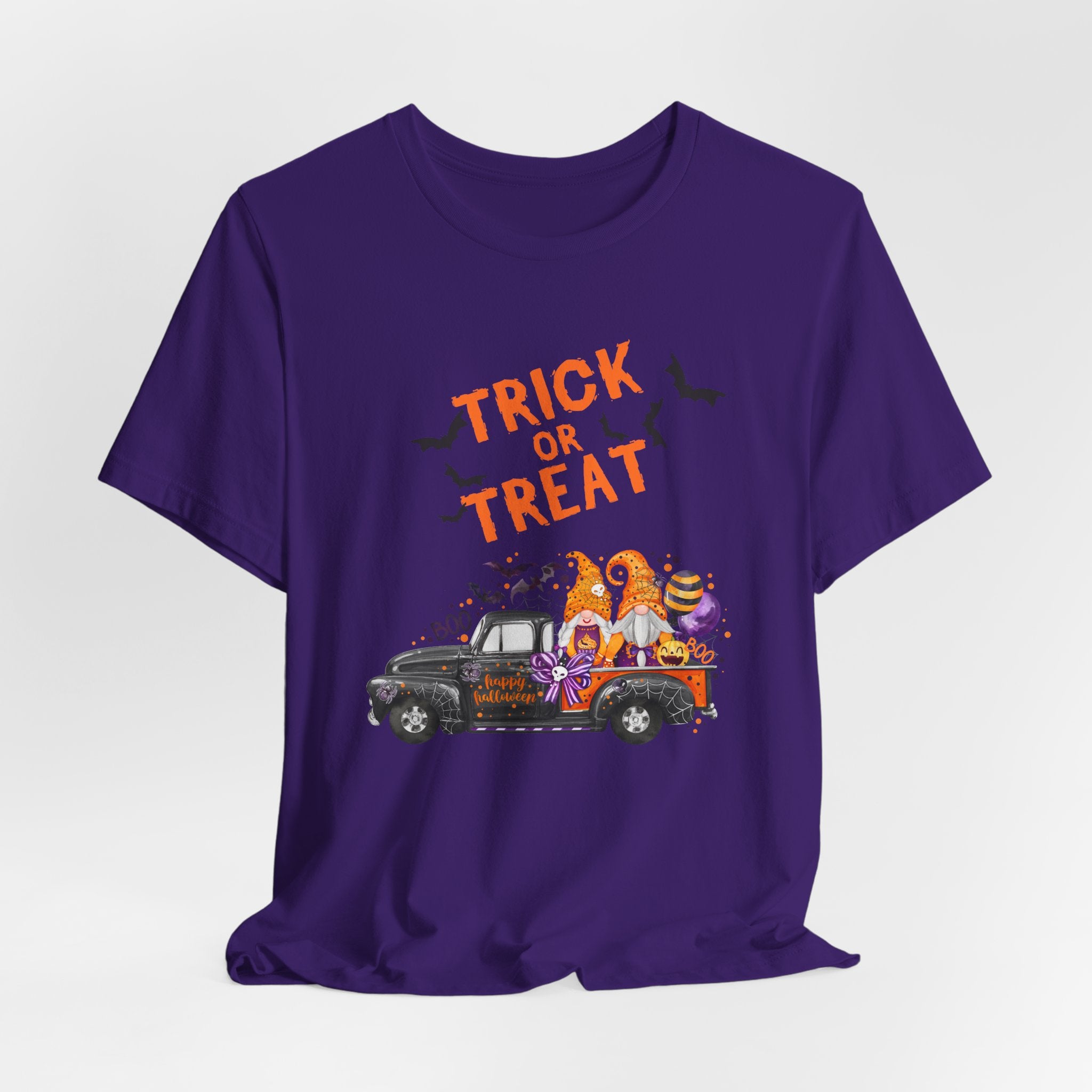 Trick or Treat – Fun Halloween Bats Gnome Unisex T-shirt