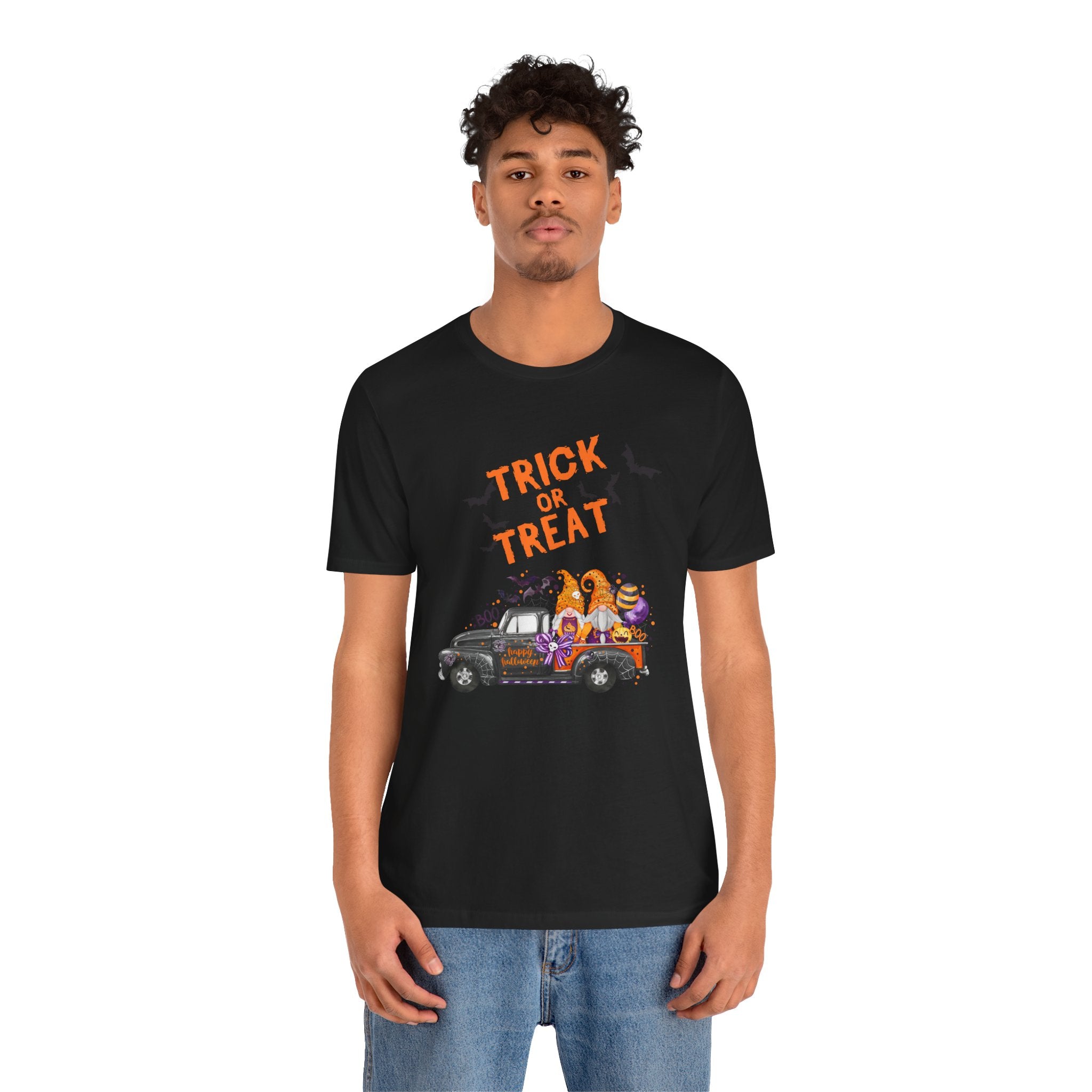 Trick or Treat – Fun Halloween Bats Gnome Unisex T-shirt