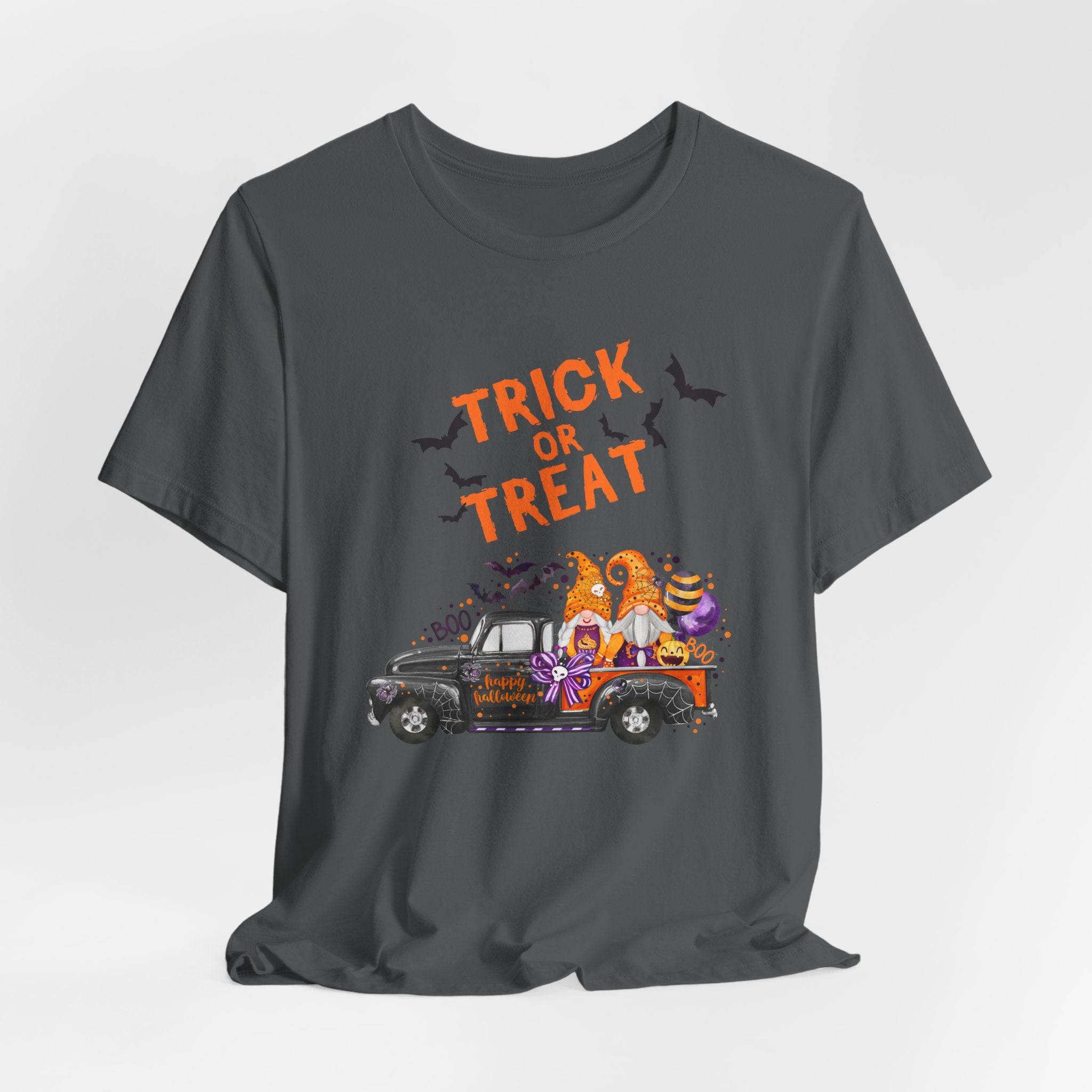 Trick or Treat – Fun Halloween Bats Gnome Unisex T-shirt