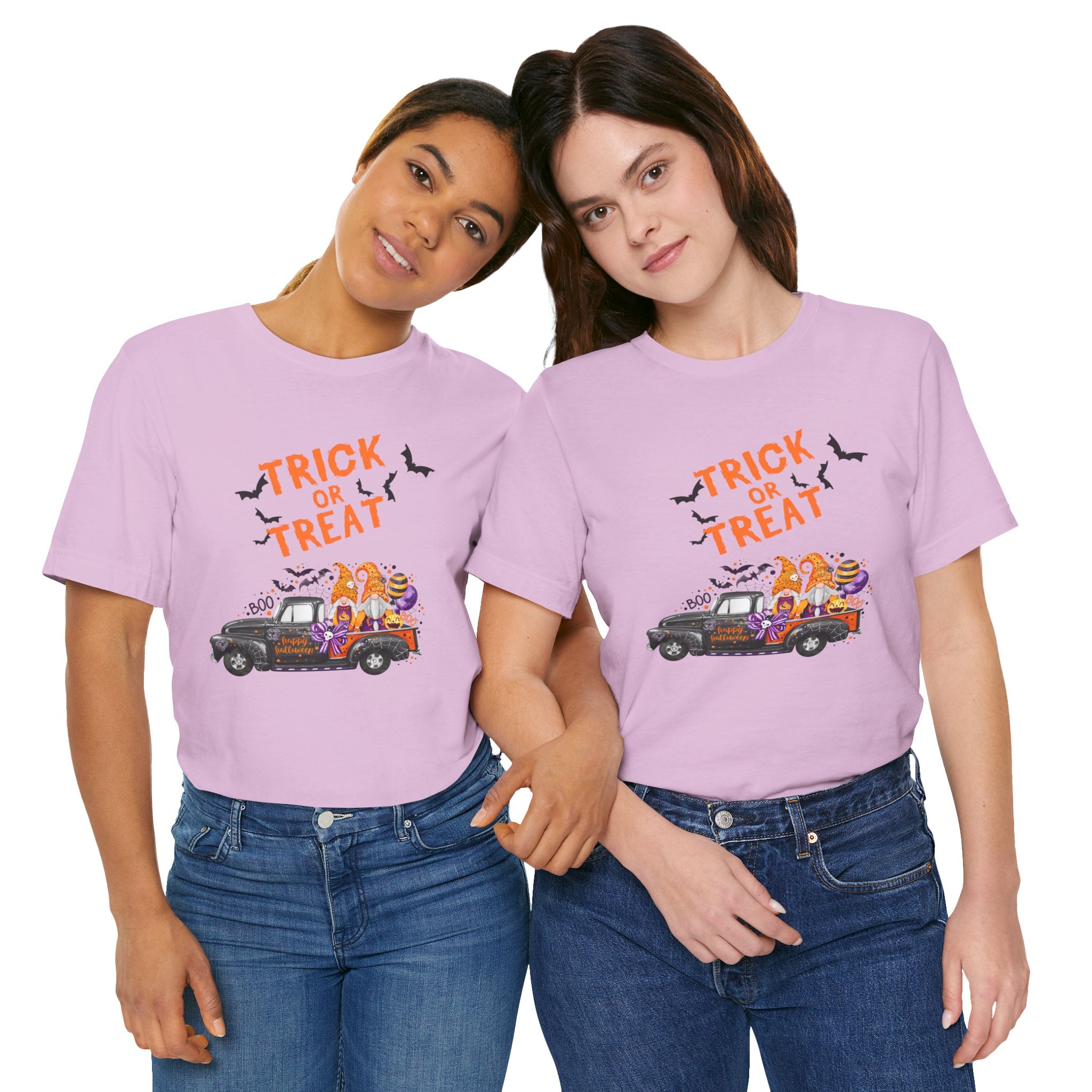 Trick or Treat – Fun Halloween Bats Gnome Unisex T-shirt
