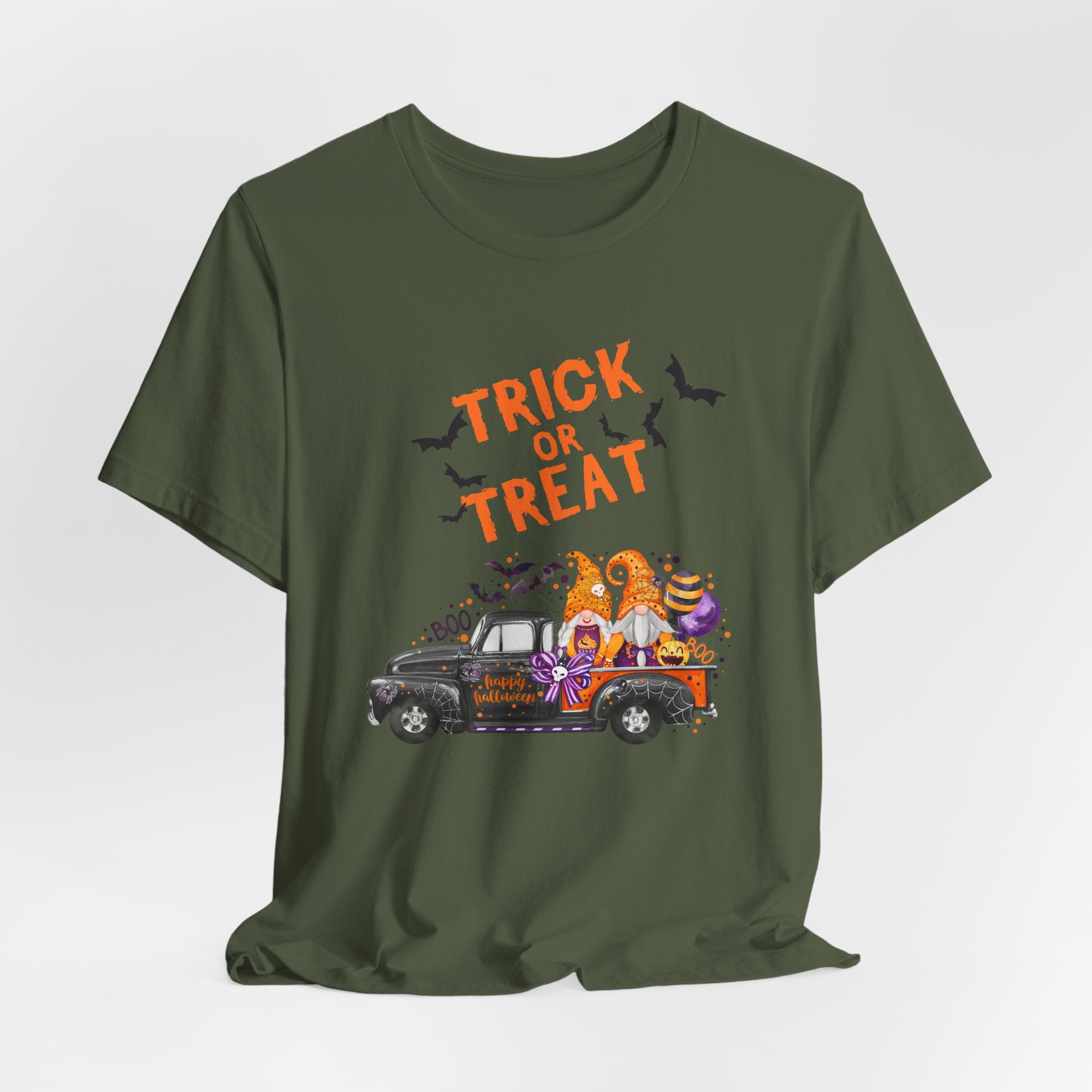 Trick or Treat – Fun Halloween Bats Gnome Unisex T-shirt