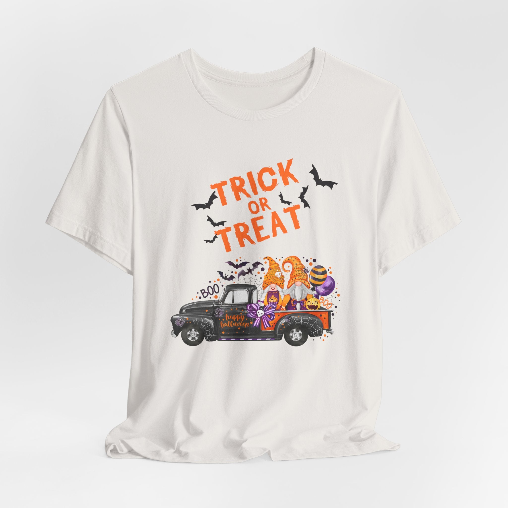Trick or Treat – Fun Halloween Bats Gnome Unisex T-shirt