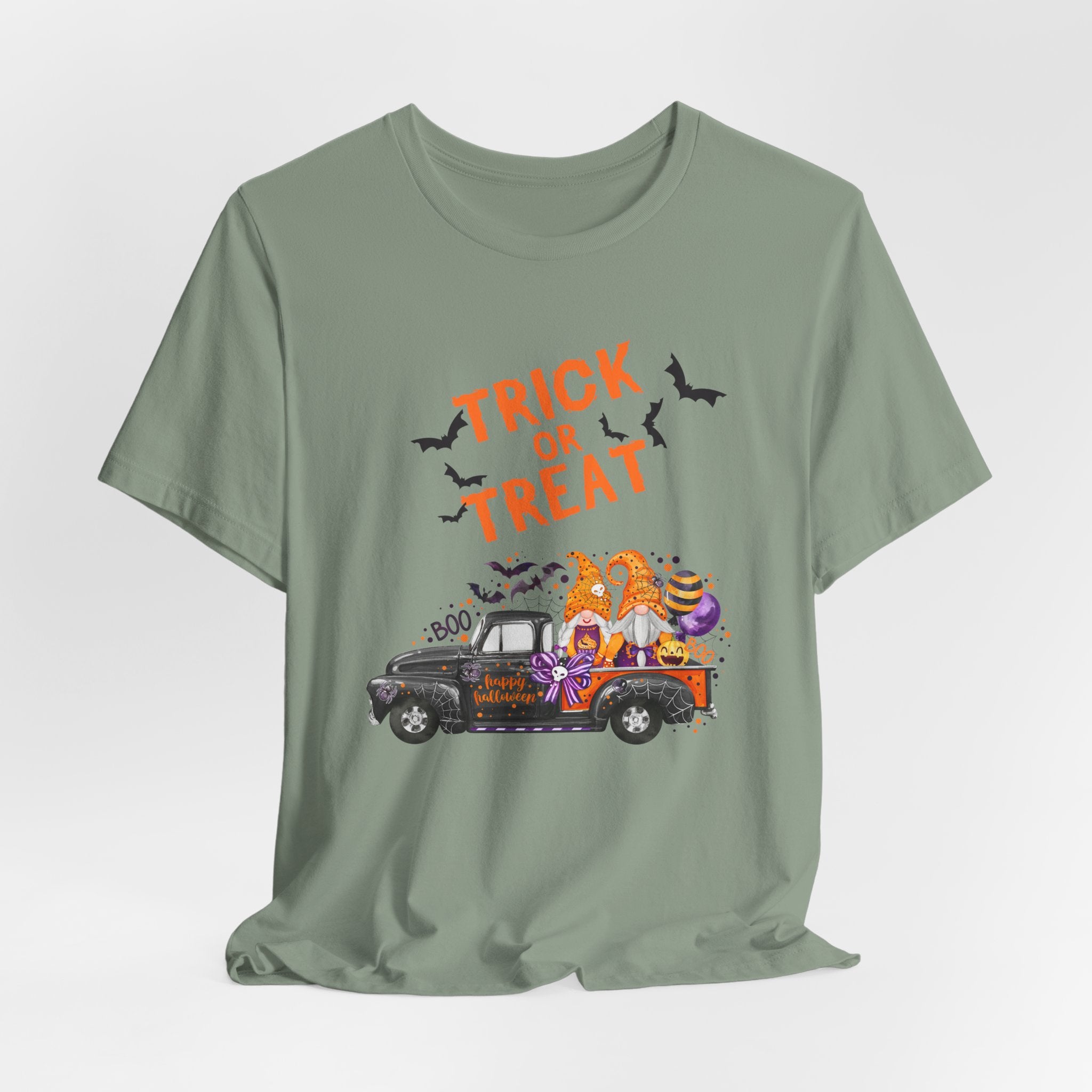 Trick or Treat – Fun Halloween Bats Gnome Unisex T-shirt