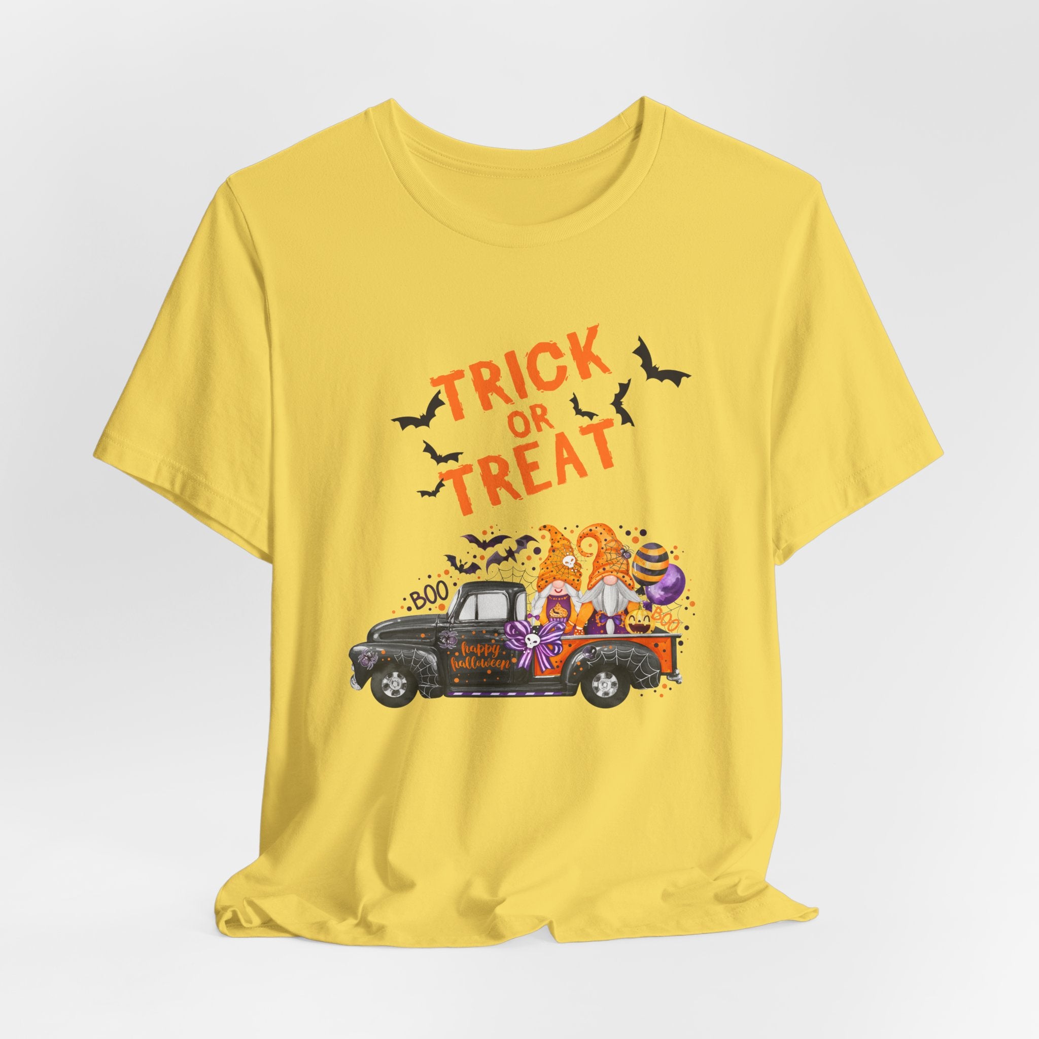 Trick or Treat – Fun Halloween Bats Gnome Unisex T-shirt