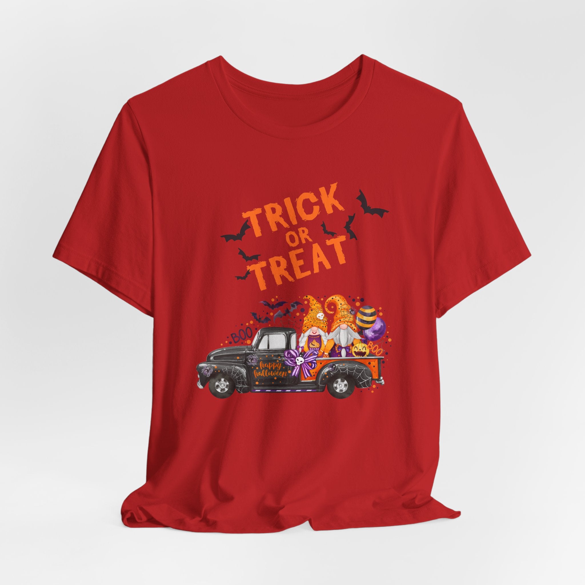 Trick or Treat – Fun Halloween Bats Gnome Unisex T-shirt