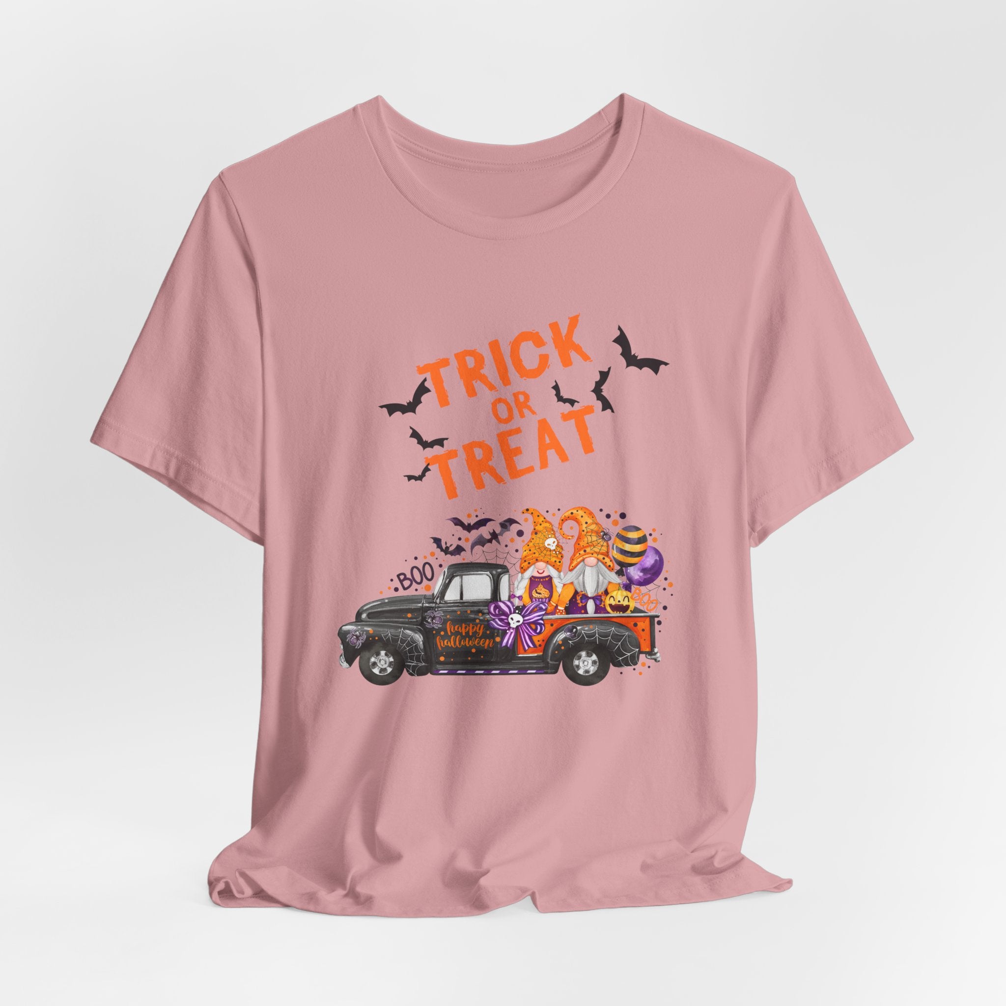 Trick or Treat – Fun Halloween Bats Gnome Unisex T-shirt