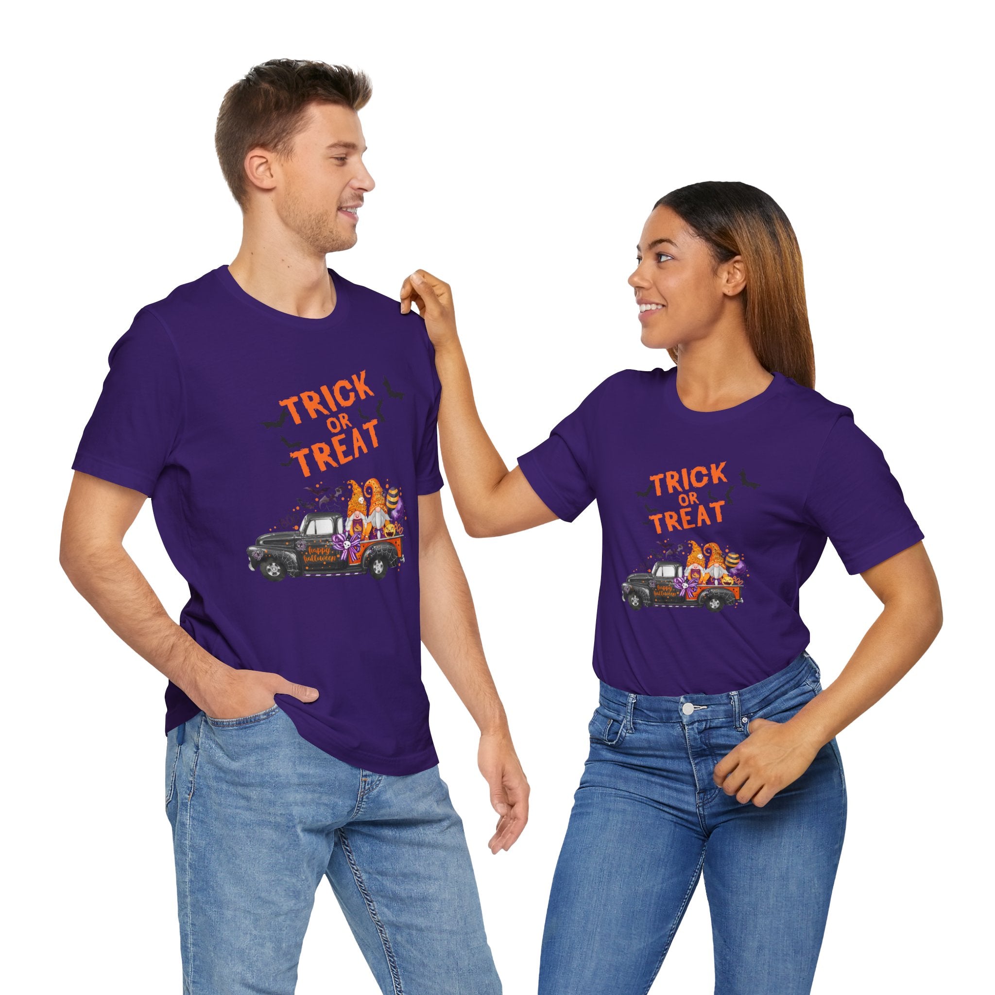 Trick or Treat – Fun Halloween Bats Gnome Unisex T-shirt