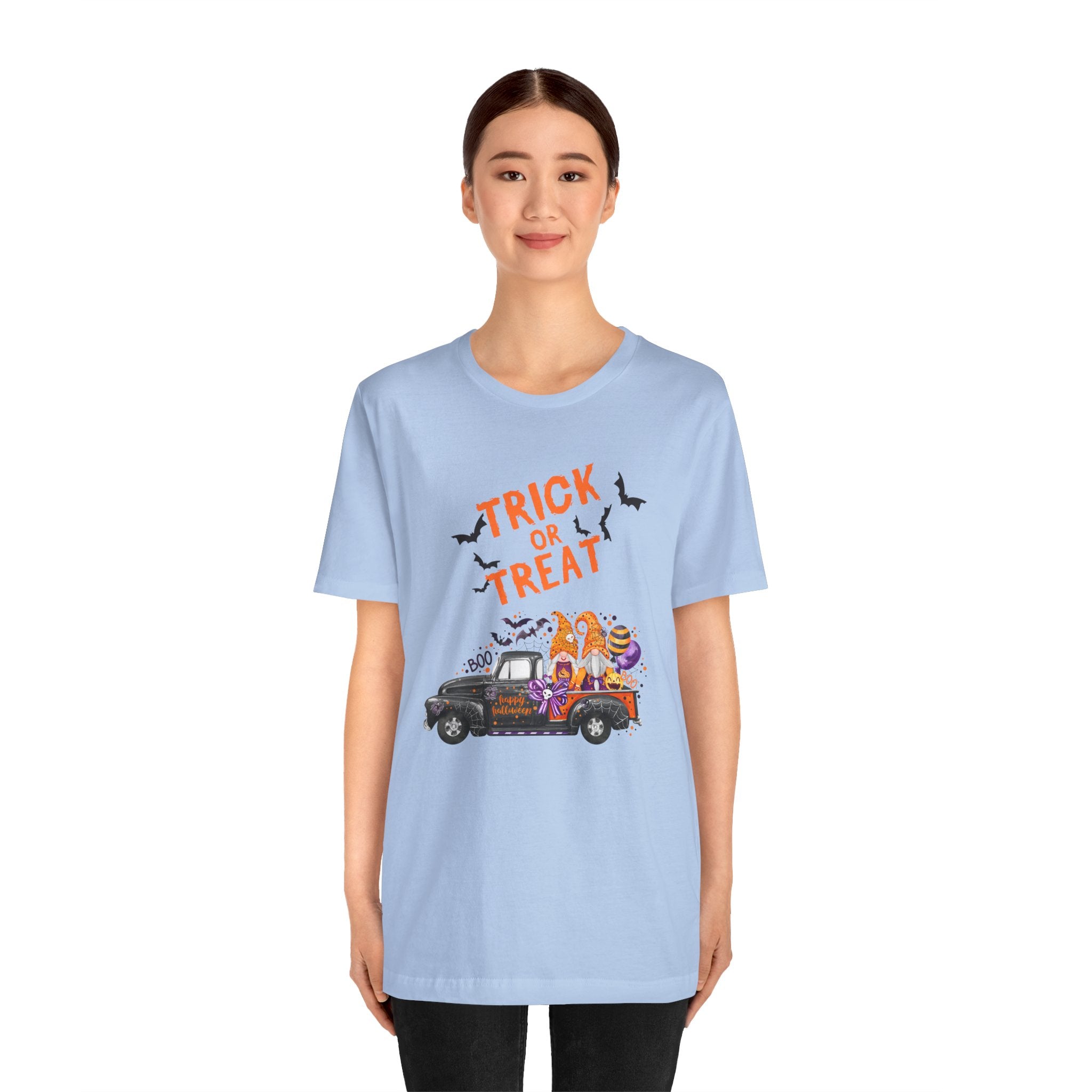 Trick or Treat – Fun Halloween Bats Gnome Unisex T-shirt