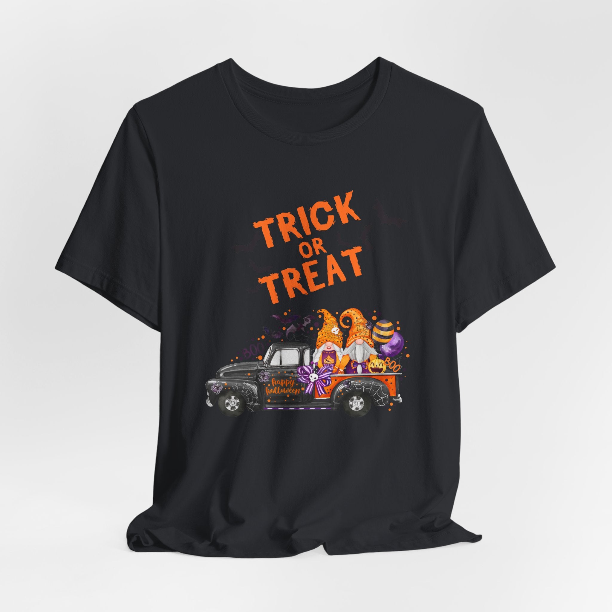 Trick or Treat – Fun Halloween Bats Gnome Unisex T-shirt