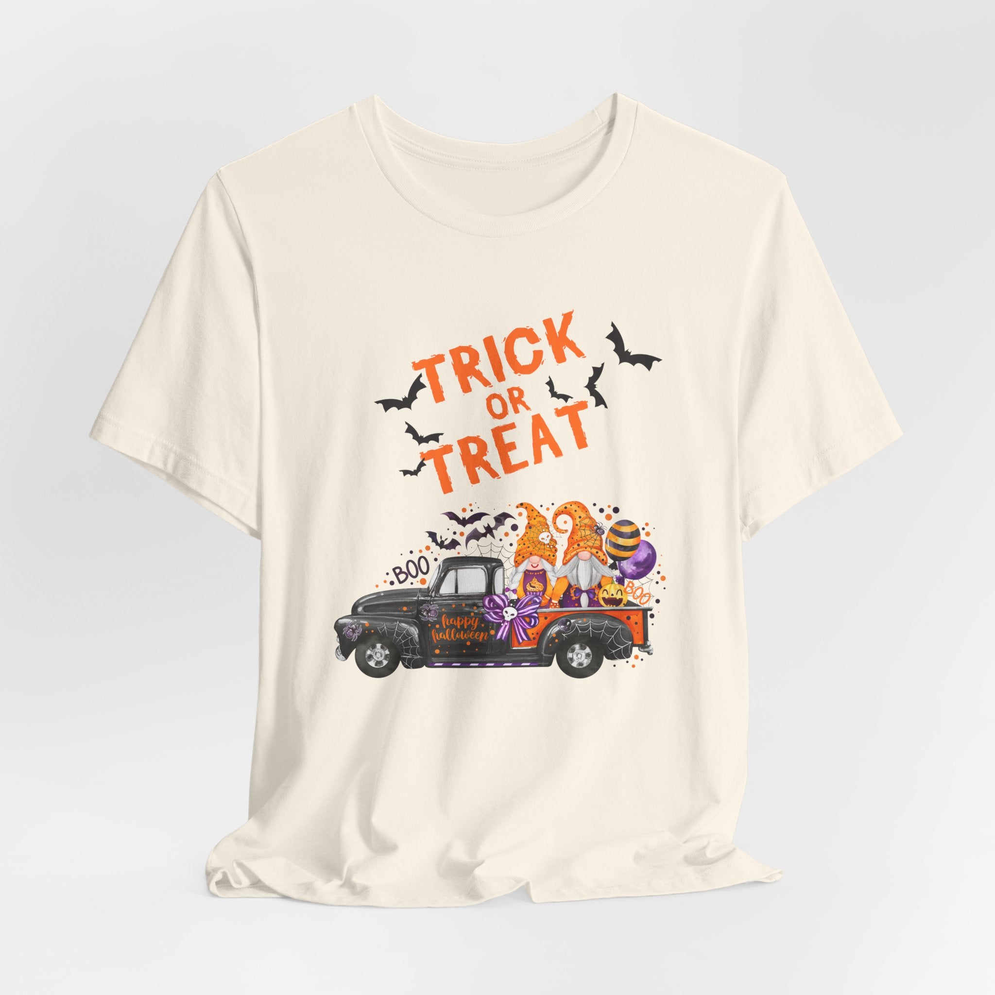 Trick or Treat – Fun Halloween Bats Gnome Unisex T-shirt