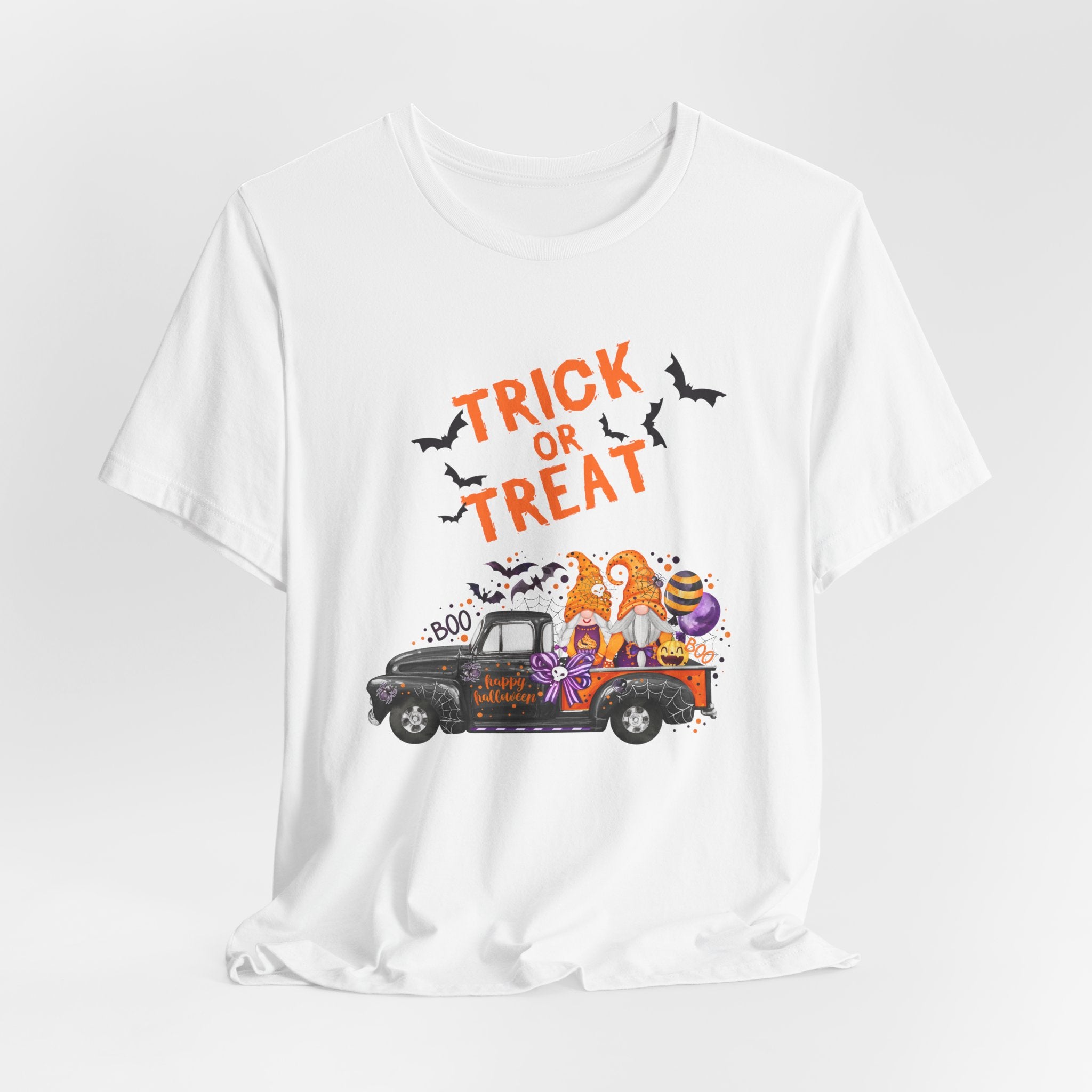 Trick or Treat – Fun Halloween Bats Gnome Unisex T-shirt